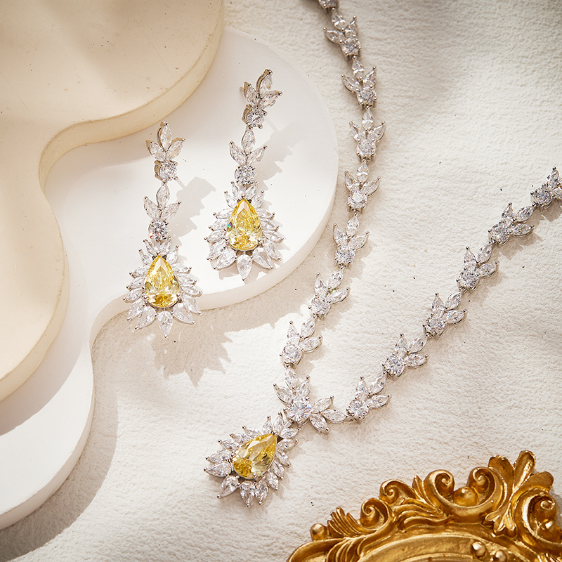 Light Niche Pear-Shaped Sweater Chain & Earrings Set — 18K Plated